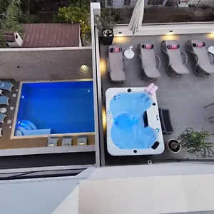 https://luxury-rooms-pino.splithotels.org